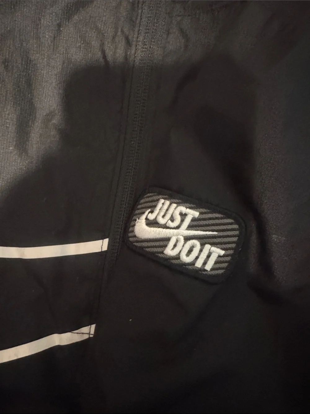 Nike Black Kids' Hooded Windbreaker with White Swoosh size 6 (M) - Picture 2 of 6